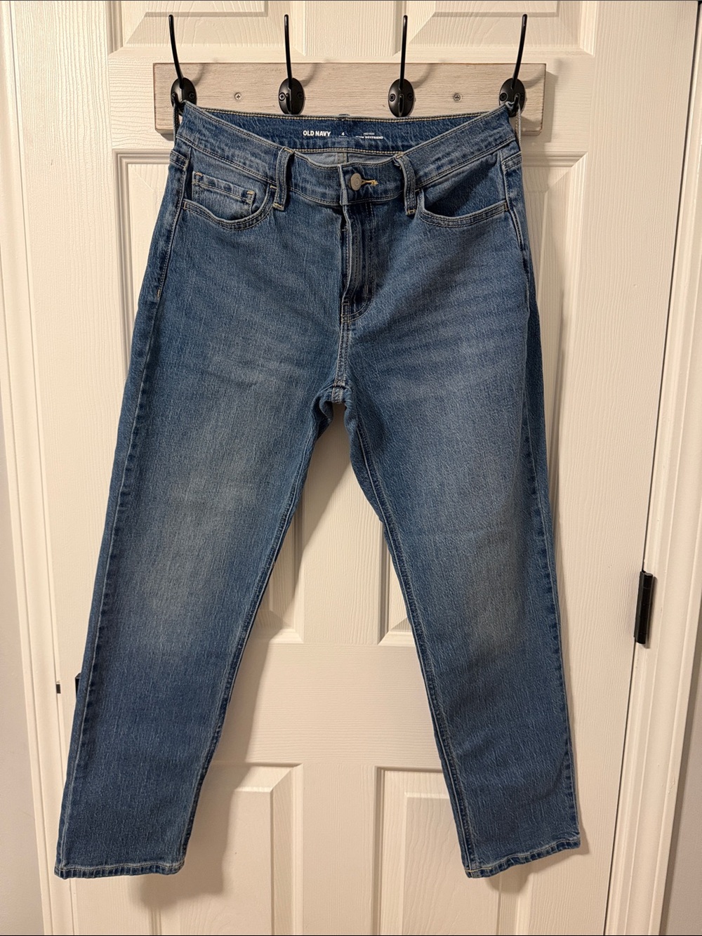 Old Navy Women's Straight Leg Jeans in Medium Blue Wash